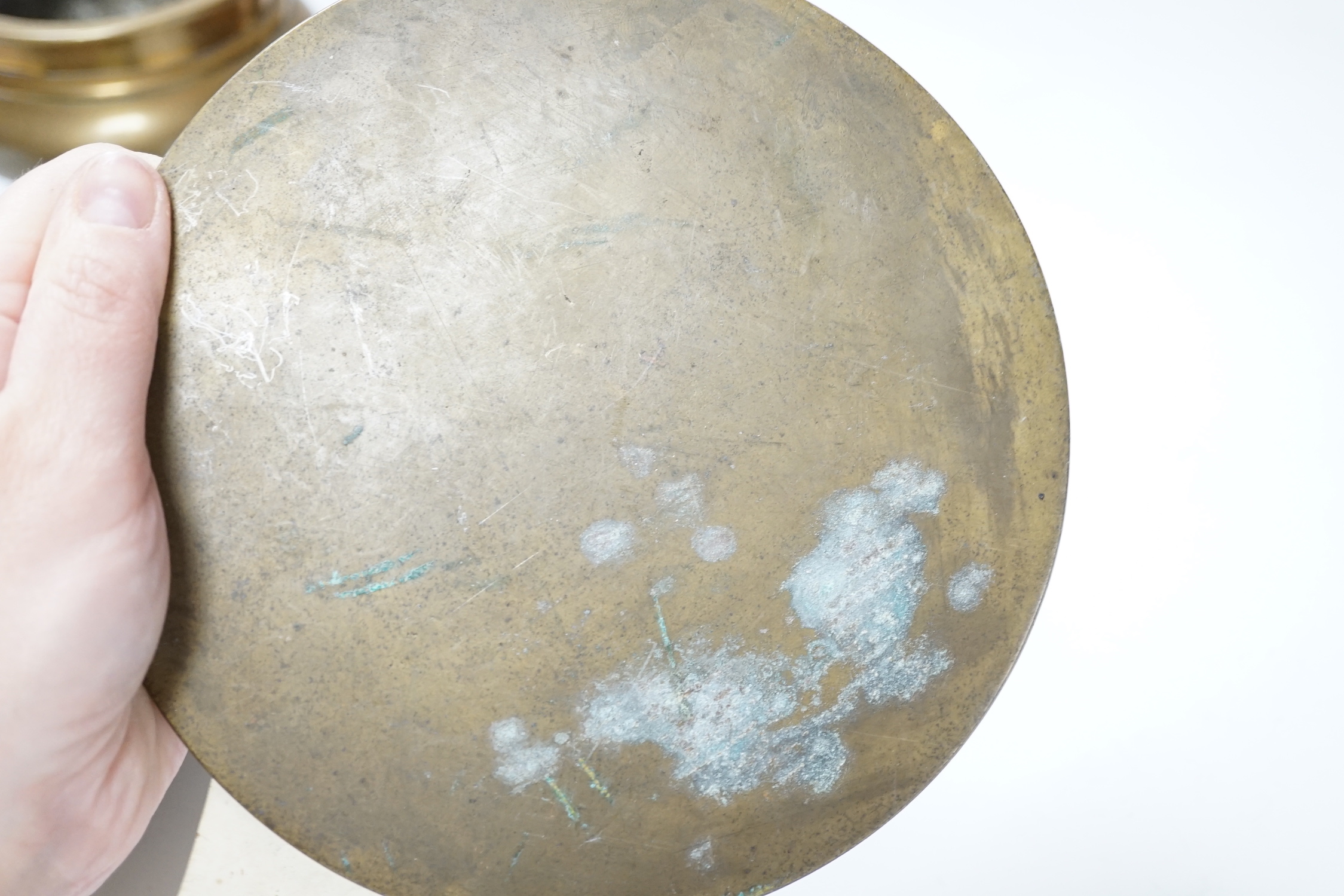 A Chinese bronze censer, gong and other metal ware (6), censor 11cm high